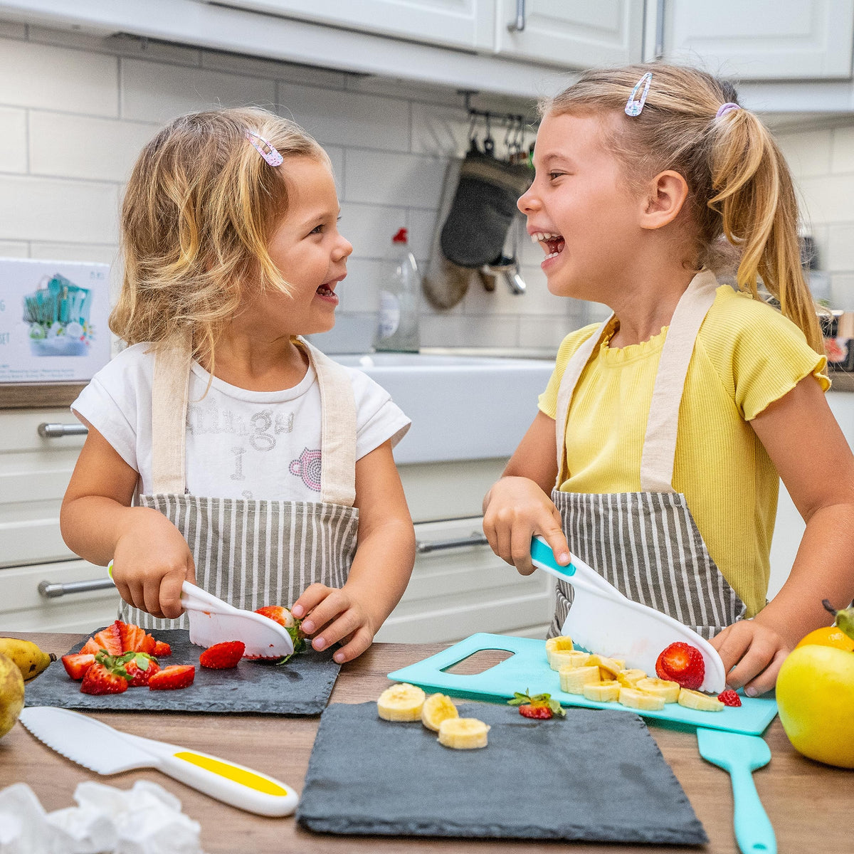 TOVLA JR. two child-safe choppers support precise chopping tasks.