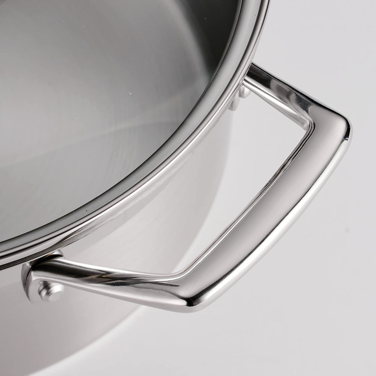 Tramontina Gourmet 5Qt tri-ply base closeup shows even heat distribution.