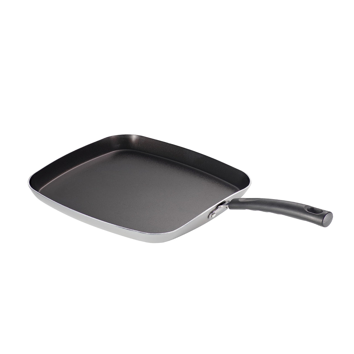 Tramontina Primaware stay-cool handles provide a secure grip
