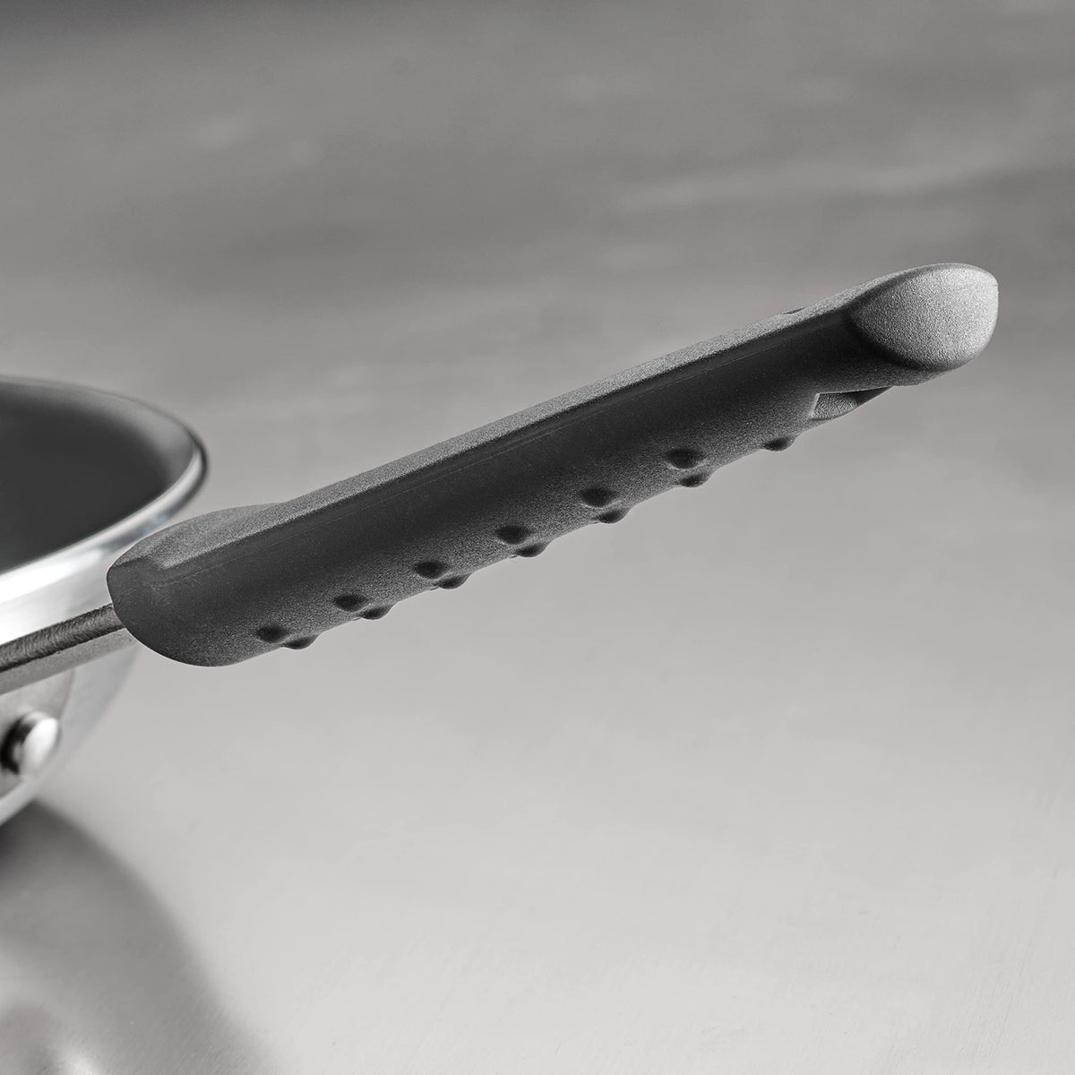 Tramontina Dishwasher-safe design simplifies post-cook cleaning