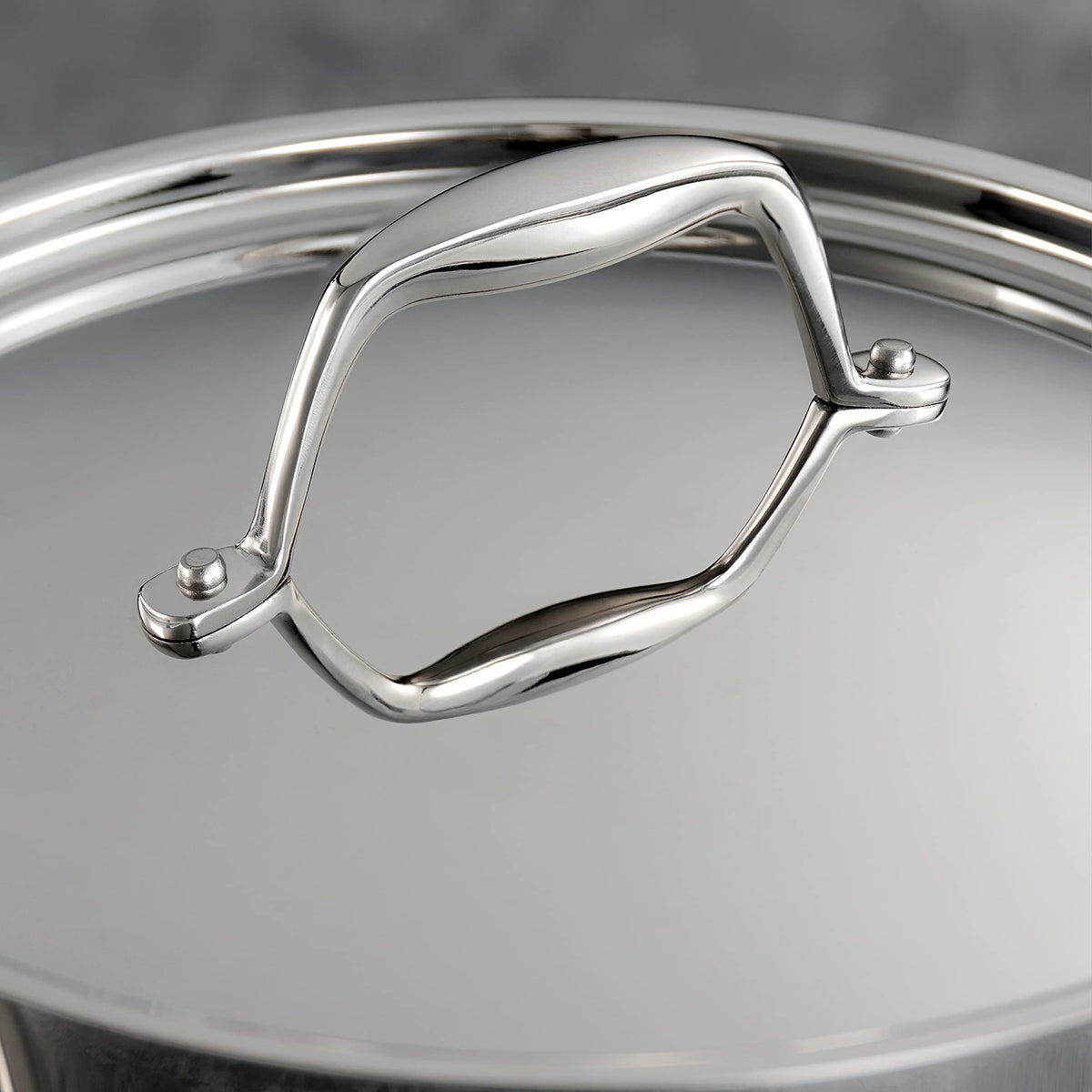 Tramontina Signature stainless steel lids sealing moisture during cooking