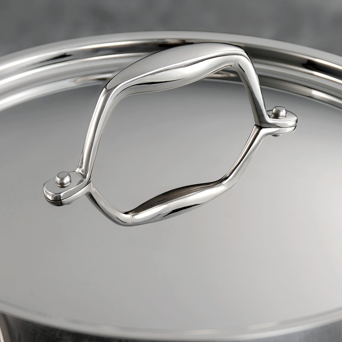 Tramontina Signature tri-ply riveted handle for secure, comfortable grip