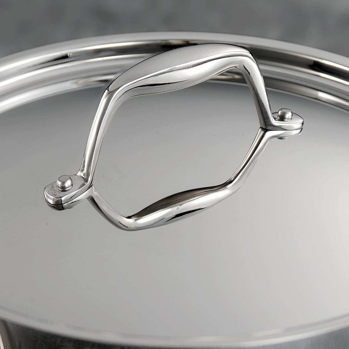 Dishwasher-safe exterior simplifies cleanup after cooking sessions.