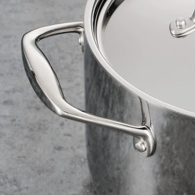 Stainless steel lid helps seal in moisture during sauces.