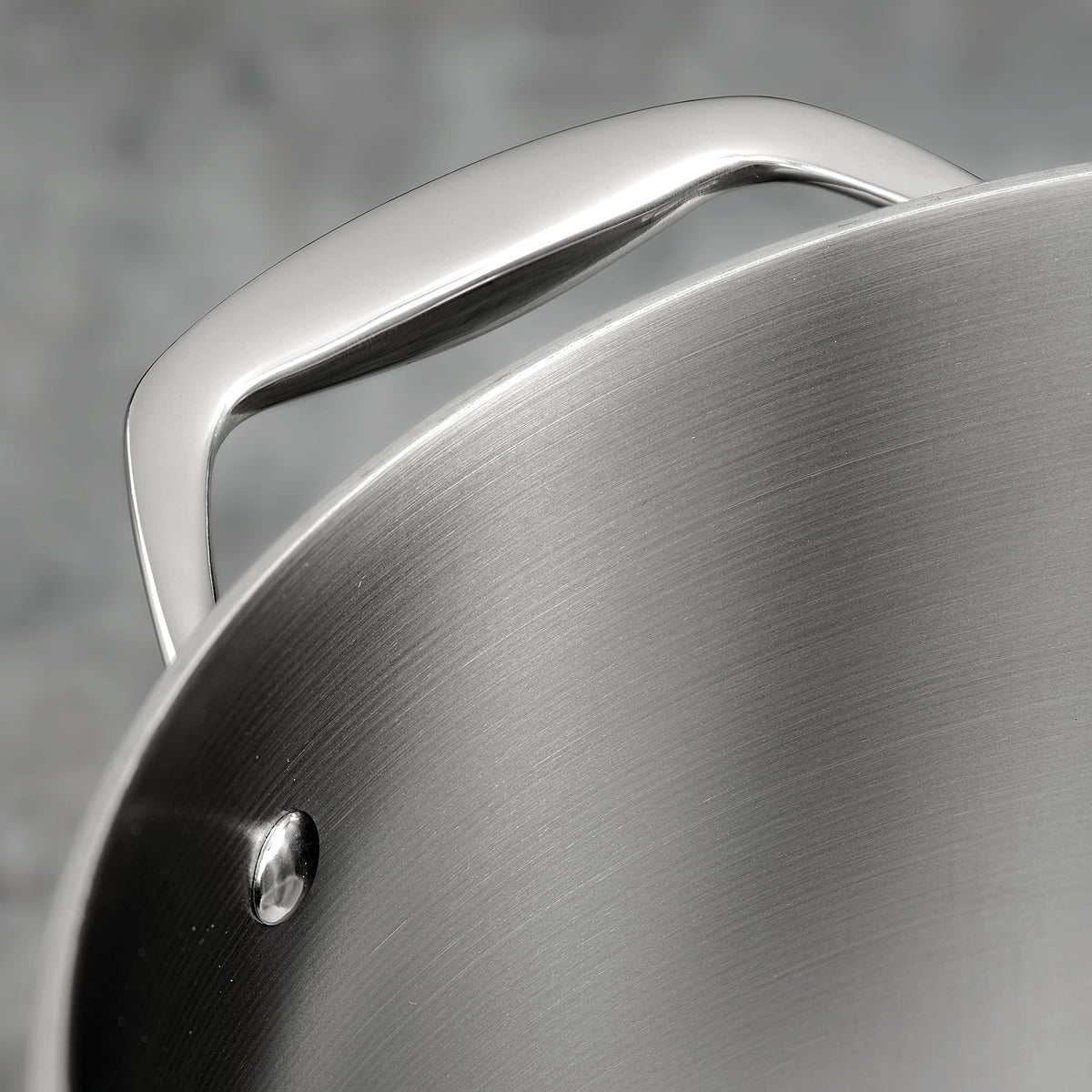 Mirror-polished exterior adds a professional look while cleaning remains easy.