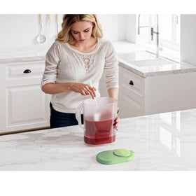 Tribello clear base lets you see remaining beverage at a glance.