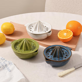 Tuioyoc 6.8oz bowl supports quick, convenient juice collection.