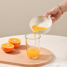 Tuioyoc spout design allows tidy, mess-free pouring.