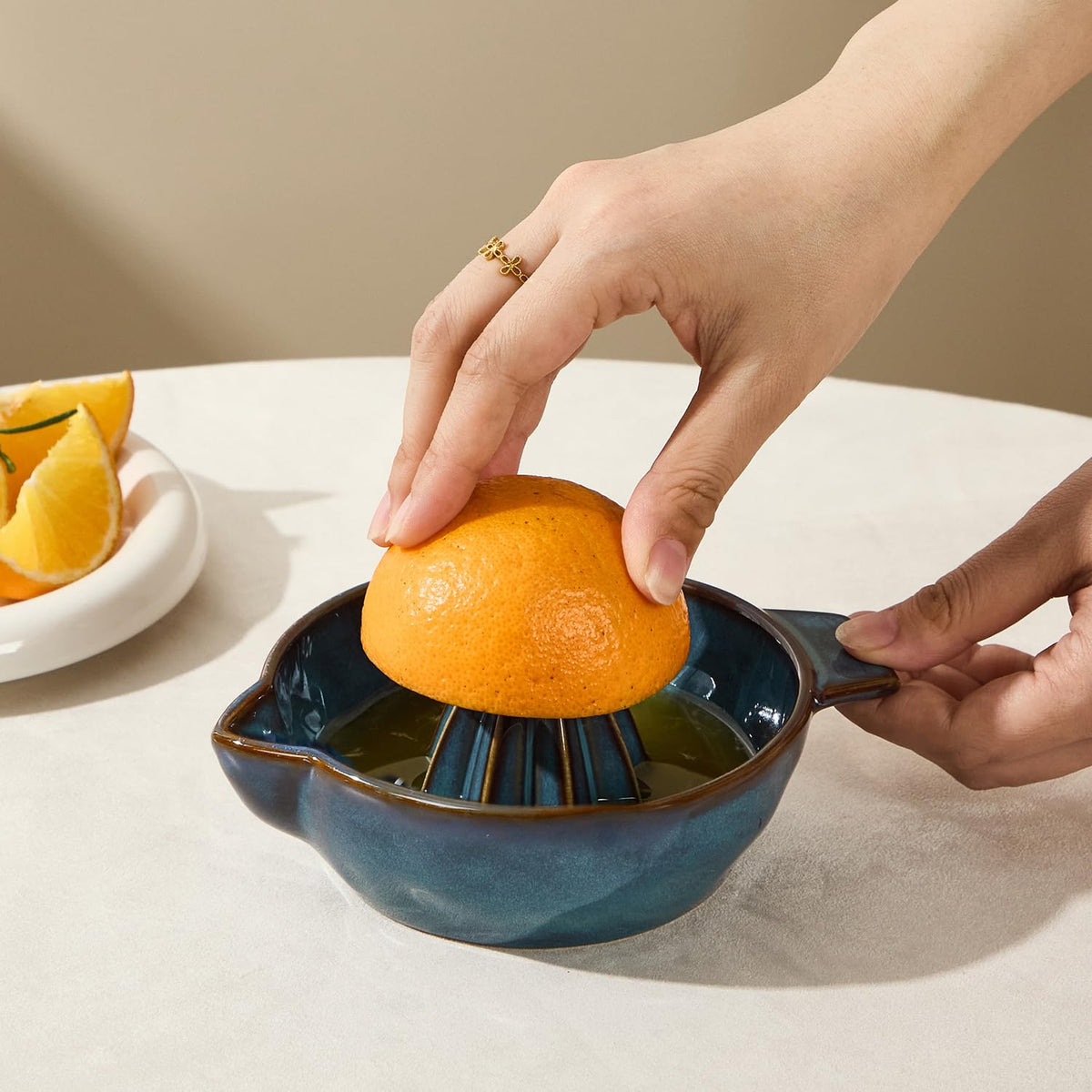 Tuioyoc ceramic juice bowl with pour spout for mess-free pouring