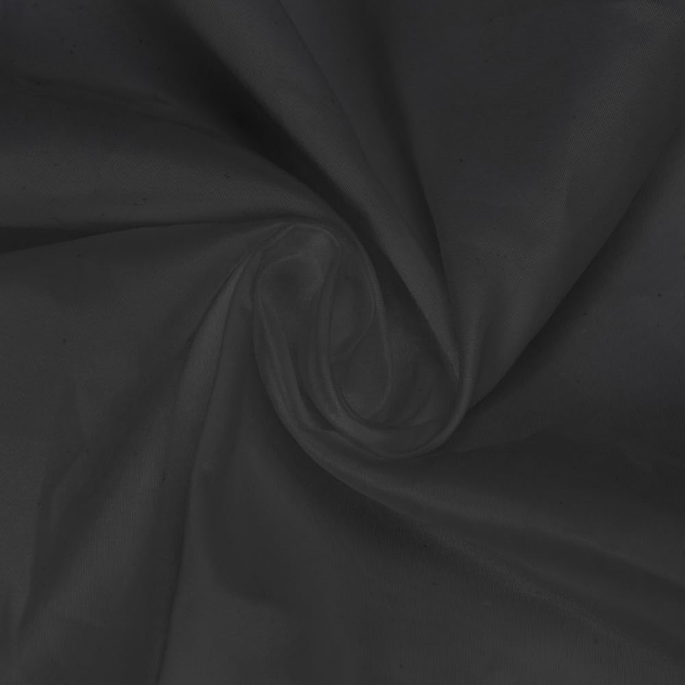 TUOTPE washable and wrinkle-resistant tablecloth suitable for busy hosts.