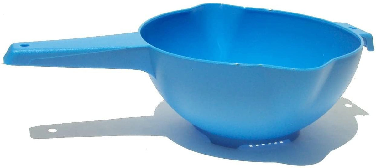 Tupperware blue colander with double pouring spouts, perfect for draining vegetables