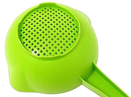 Tupperware colander with dual pour spouts for ambidextrous draining.
