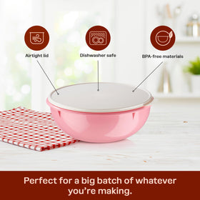 Tupperware Fix-N-Mix serves salads and mixing ingredients while keeping content fresh.