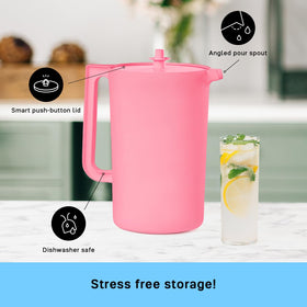 Tupperware Heritage 1 Gallon Pitcher large ergonomic handle makes pouring easy.