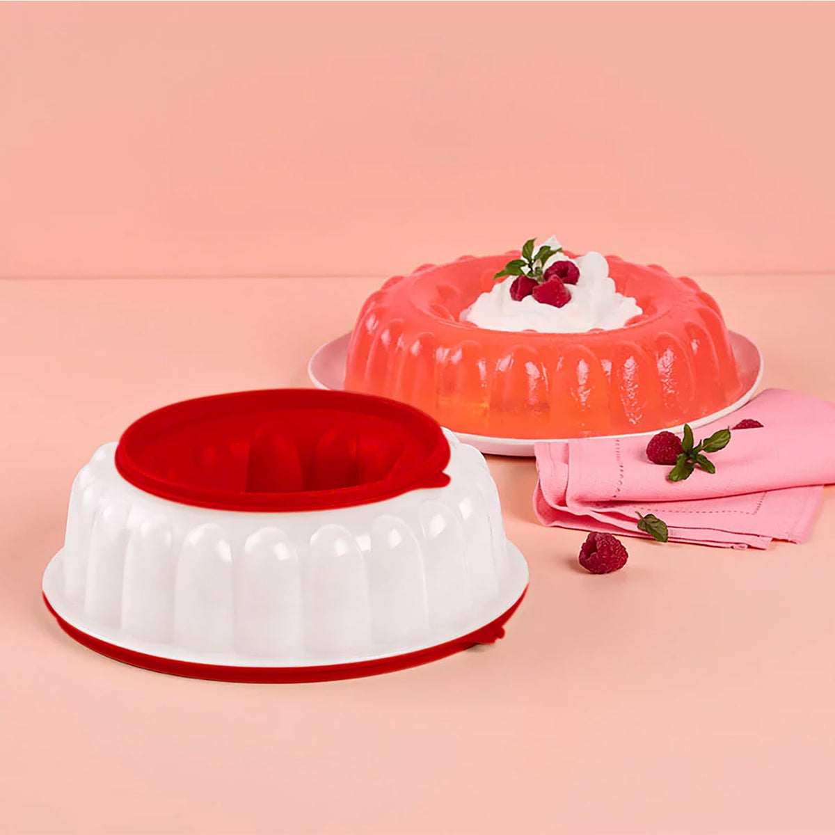 Tupperware Jel Ring offers a 1.3-liter capacity for versatile portions.