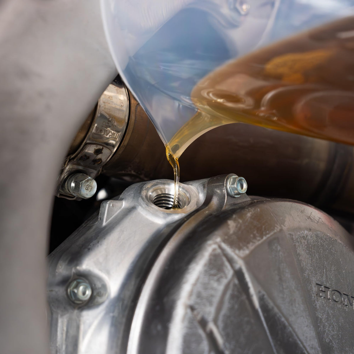 Turnah heat-resistant pitcher withstands high temperatures for versatile use.