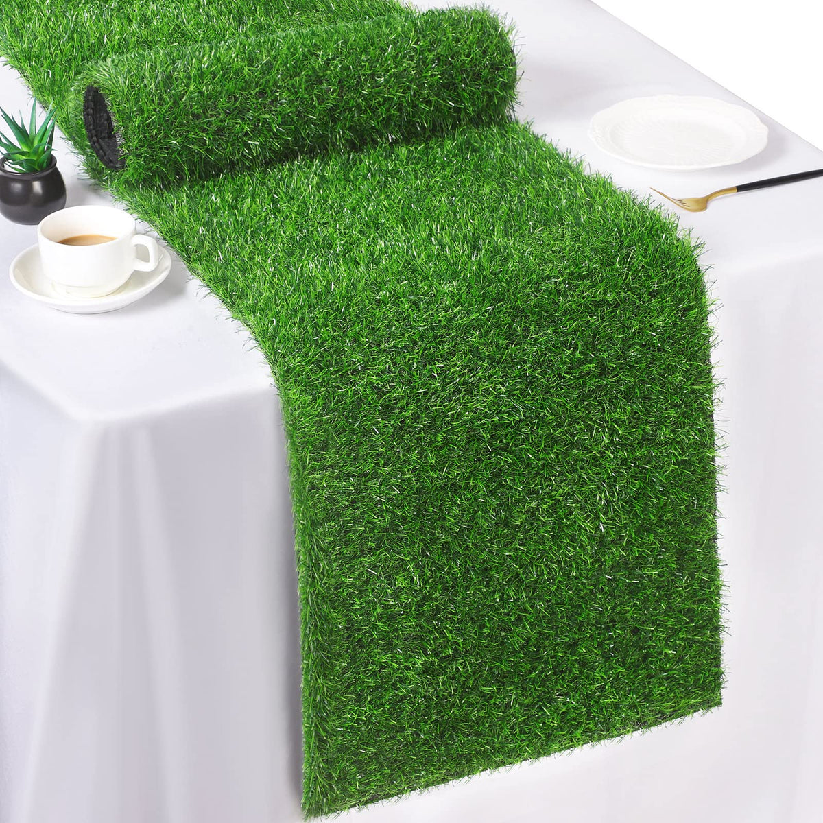 Turstin artificial grass table runner shows realistic green lawn texture for festive tables.