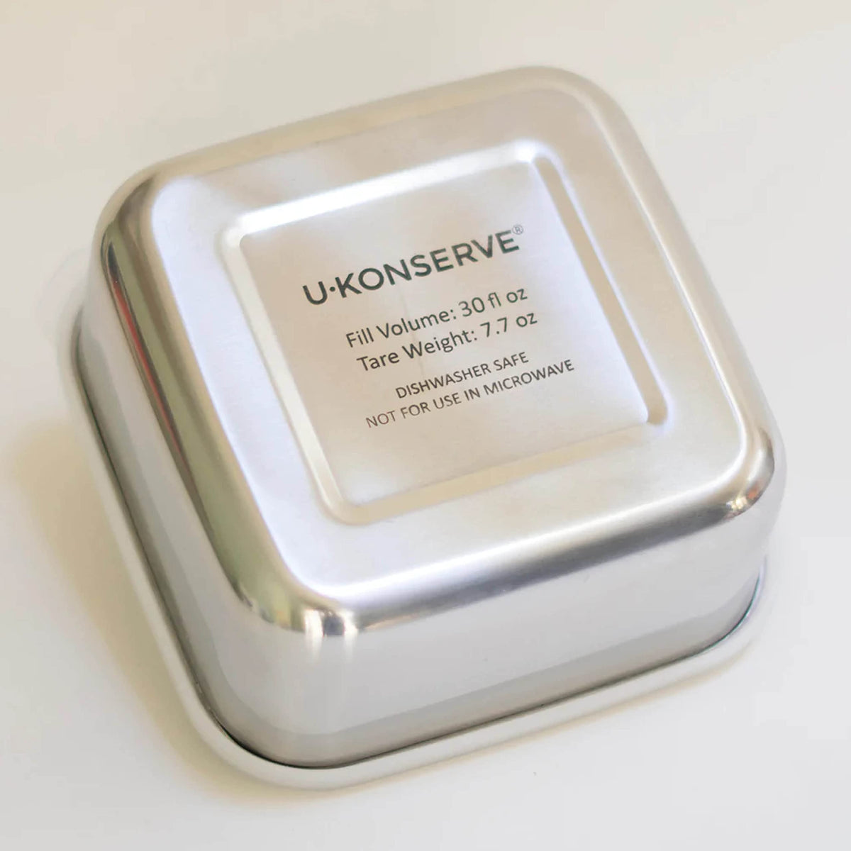 U Konserve bento box 30oz leak-proof lid secures sandwiches and salads