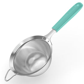 U-Taste Aqua Sky medium fine mesh strainer for rinsing rice and sifting flour.