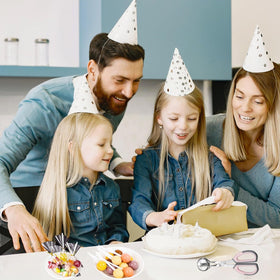 Ucnemous cake pop kit gift idea, perfect for celebrations and DIY gifting.