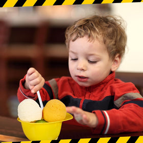 Uiifan reusable plastic bowls simplify cleanup after busy birthday celebrations.