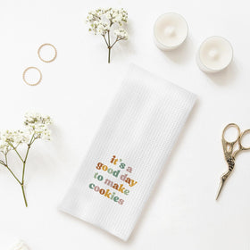 uinwk Kitchen towel on rack shows multipurpose use for dishes and hands.