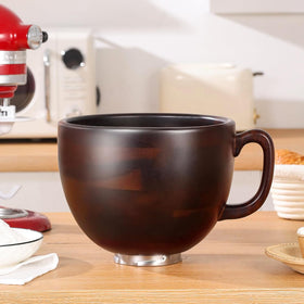 Stainless steel locking base keeps the bowl stable during use.
