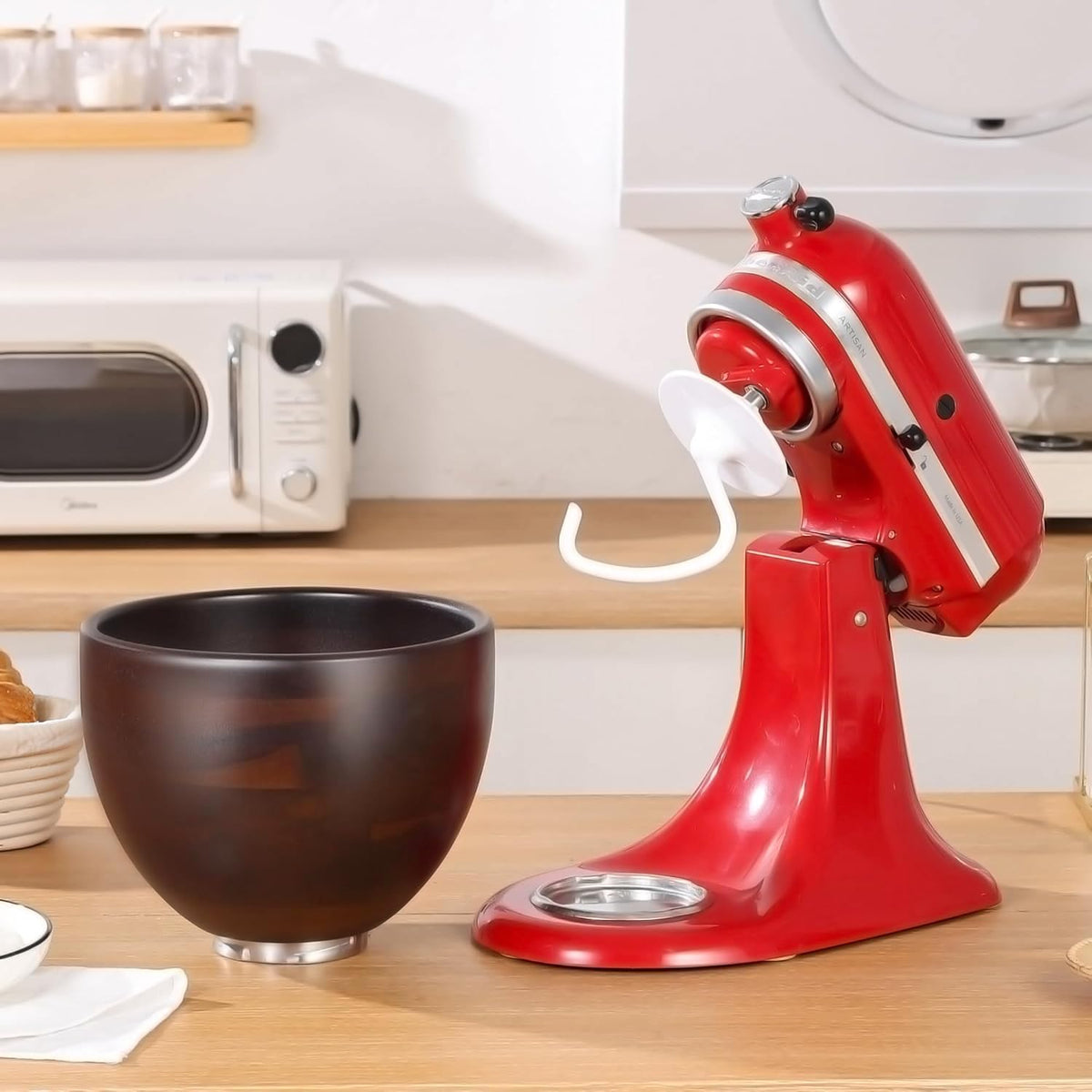 Dough kneading becomes easier with ample space and grip