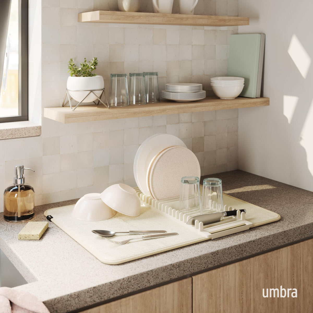Umbra UDRY microfiber mat absorbing water to protect countertops