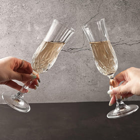 UMEIED bridal shower toasts with etched champagne flutes for sophisticated table styling.