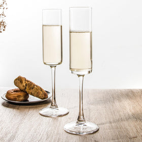 UMEIED dishwasher-safe champagne flutes combine style with easy care.