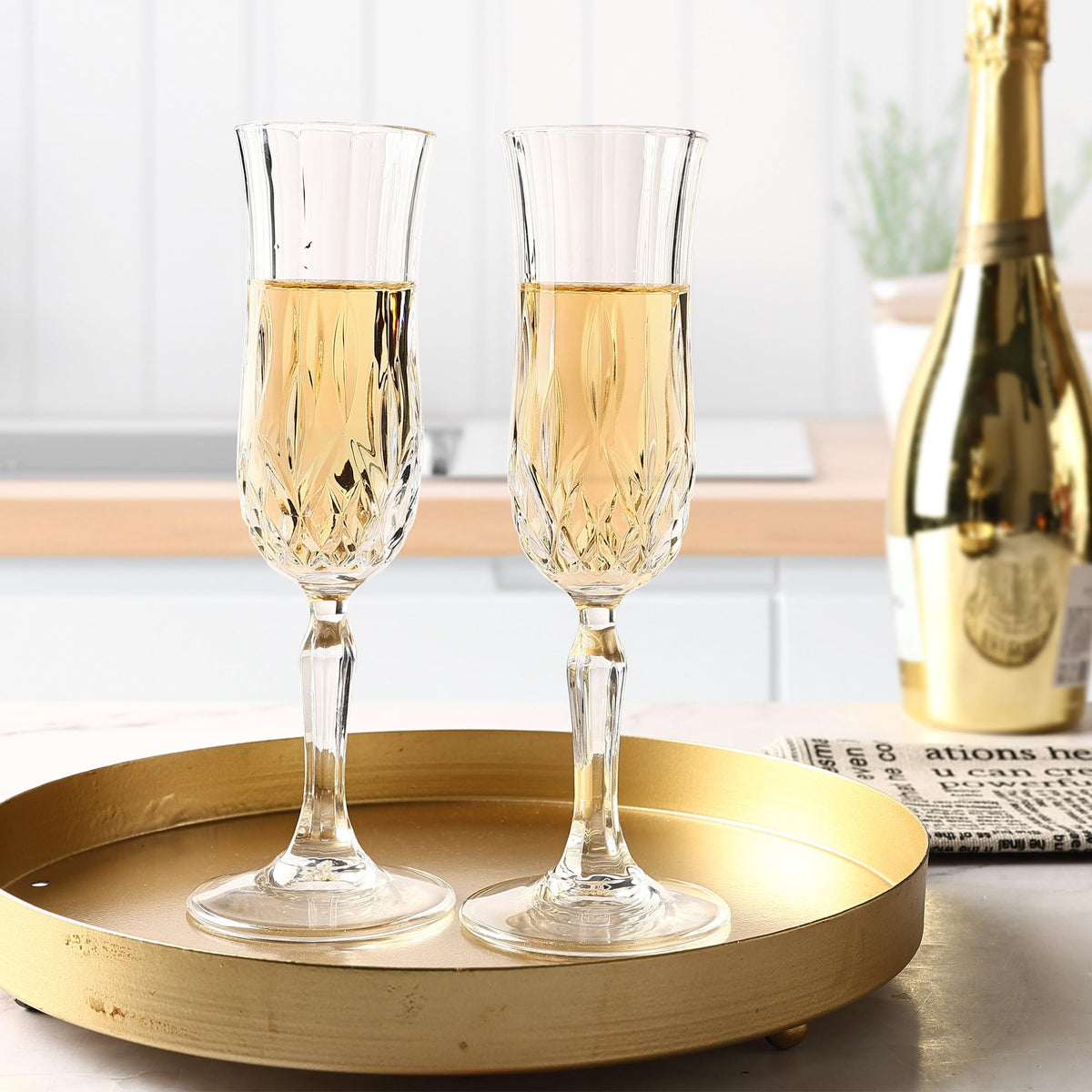 UMEIED lead-free glass champagne flutes deliver bright clarity and substantial feel.