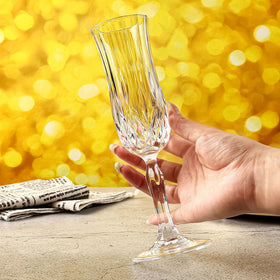 UMEIED wedding guests toast with clear, elegant glasses that enhance celebration moments.