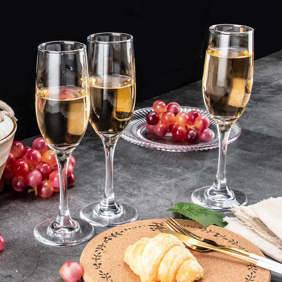 UMEIED champagne flutes ready for weddings with a stable, heavy base and elegant appearance.