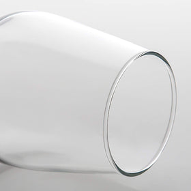 UMI UMIZILI clear wine glasses highlighting wine color and presentation