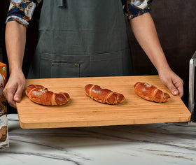 Umilife cutting board measures 18 by 9.5 inches for compatibility checks.