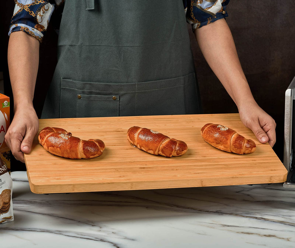 Umilife gift-ready cutting board ideal for families using toaster ovens