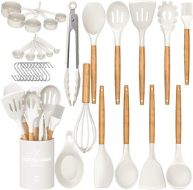 Umite Chef spatula with wooden handle close-up, durable heat-resistant silicone.