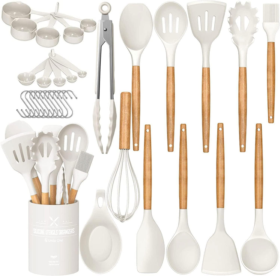 Umite Chef spatula with wooden handle close-up, durable heat-resistant silicone.