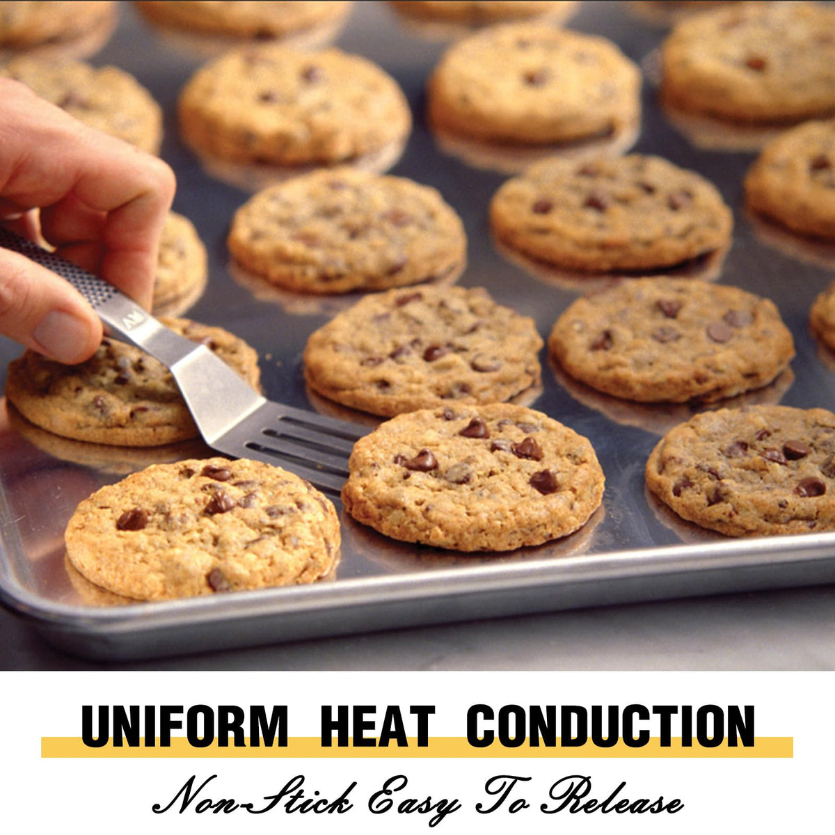 Umite Chef heavy-duty 18-gauge pan provides durability and scratch resistance.