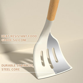 Umite Chef wooden handles provide comfortable grip and heat protection.
