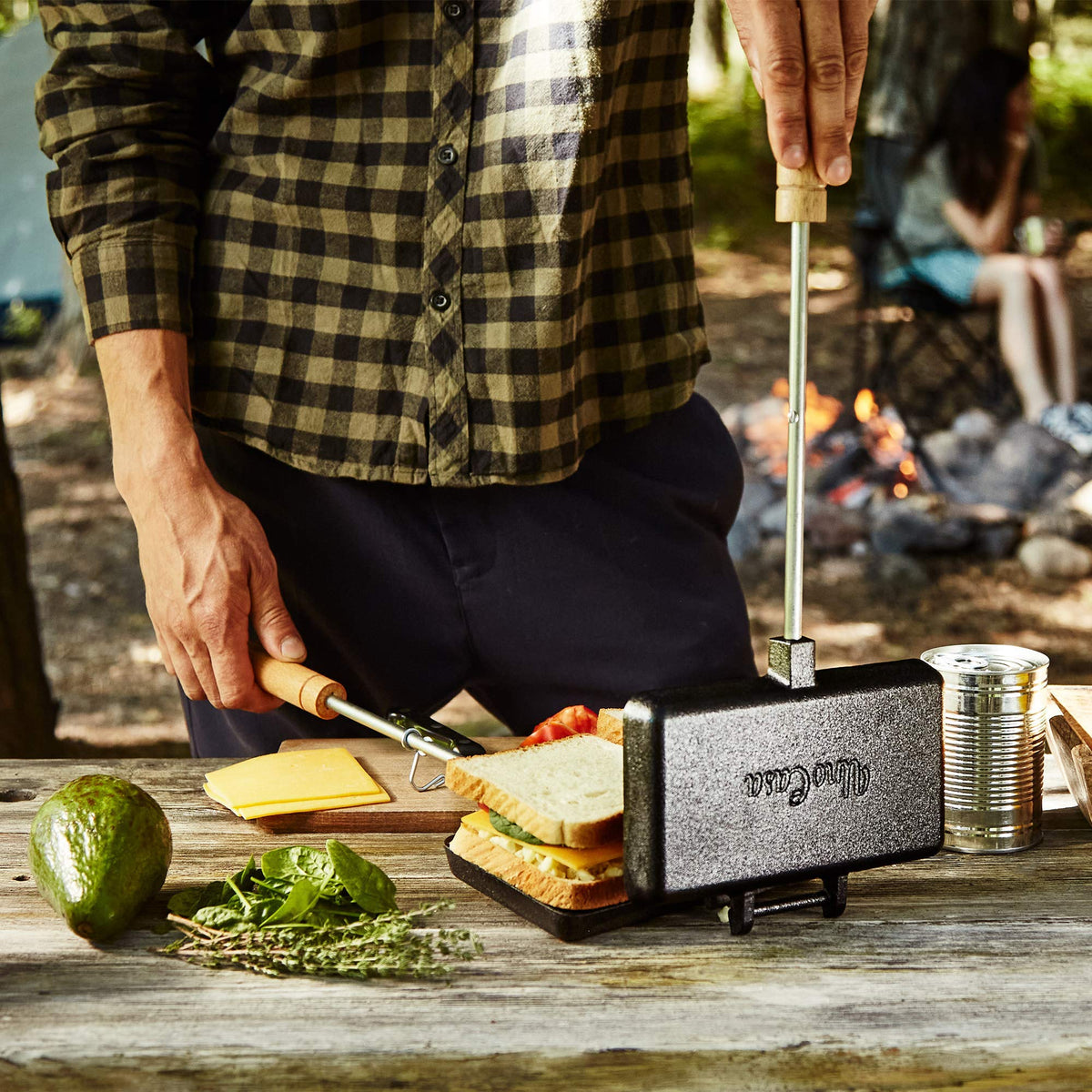 Uno Casa Flavored grill grid for even heat and crust.
