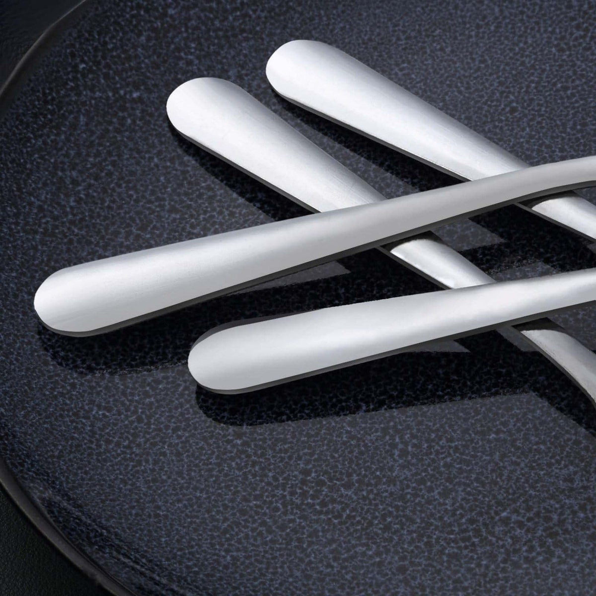 Unokit dinner forks featuring a classic design to elevate table settings