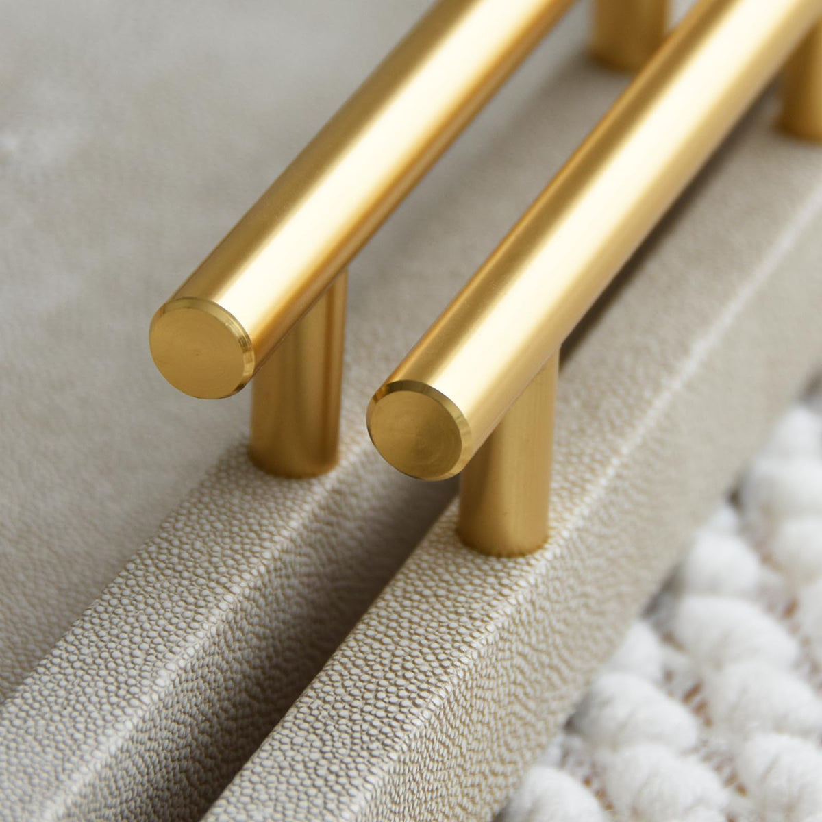 UPPER DECOR easy-clean surface simplifies maintenance after entertaining