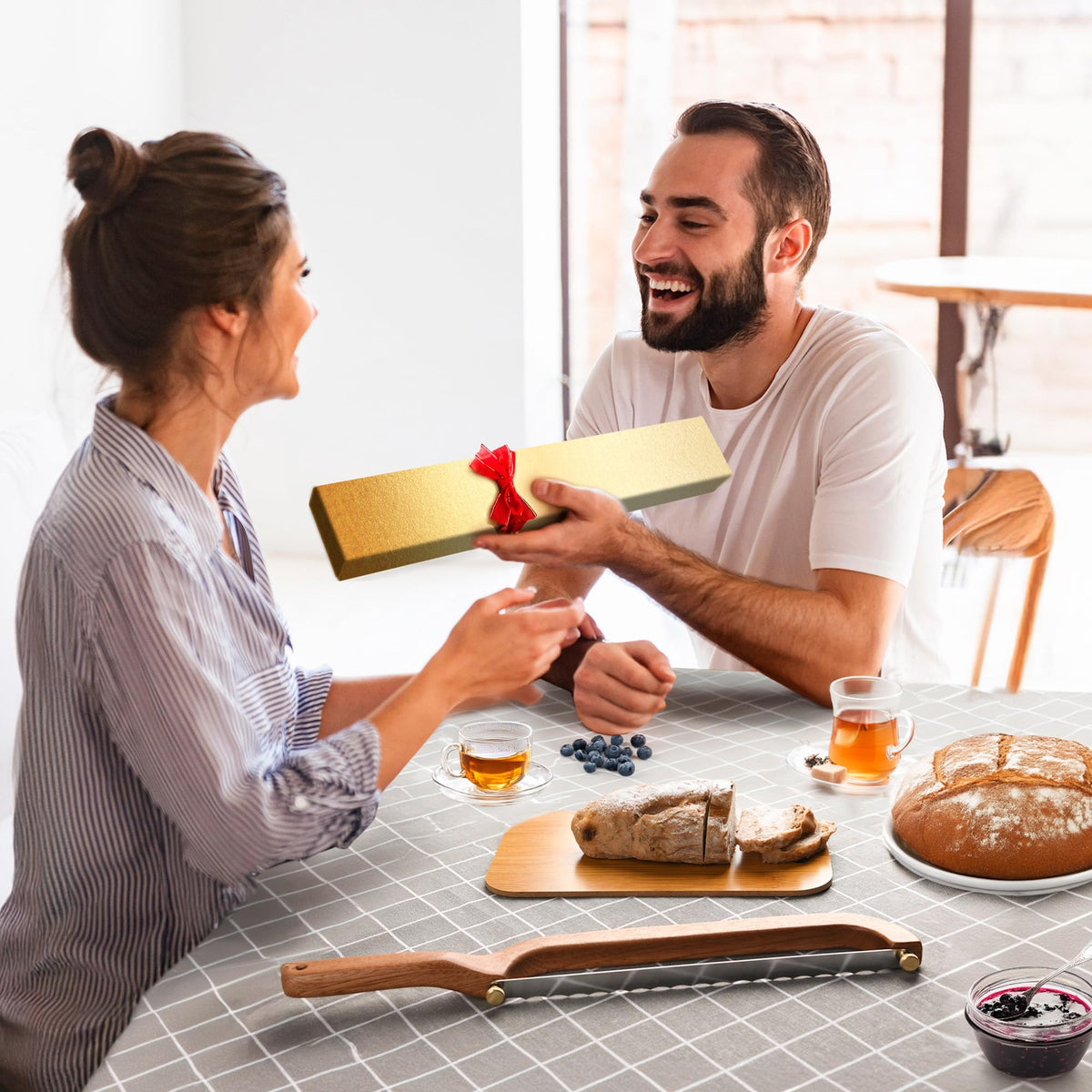 Uprichya gift-ready bread knife for bakers and enthusiasts