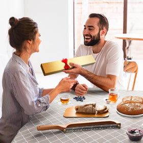 Uprichya gift-ready bread knife for bakers and enthusiasts