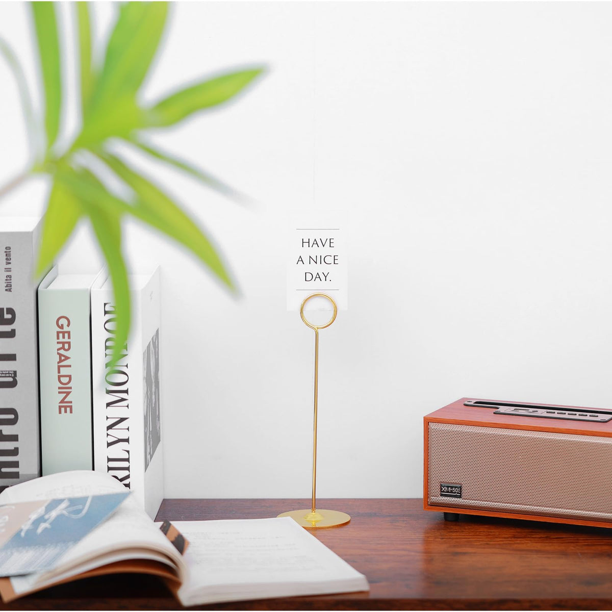 Urban Deco wedding table-decor stand gold adds luxury to receptions.