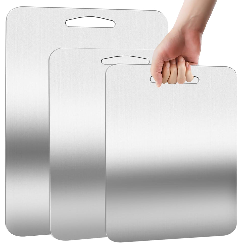 URMONA XL cutting board with smooth edge for safe, comfortable chopping.