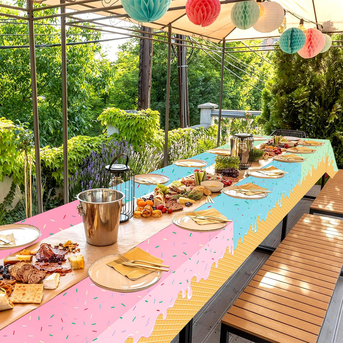 UROINEPA popsicle-themed table cover adds a delightful vibe to picnics and gatherings.