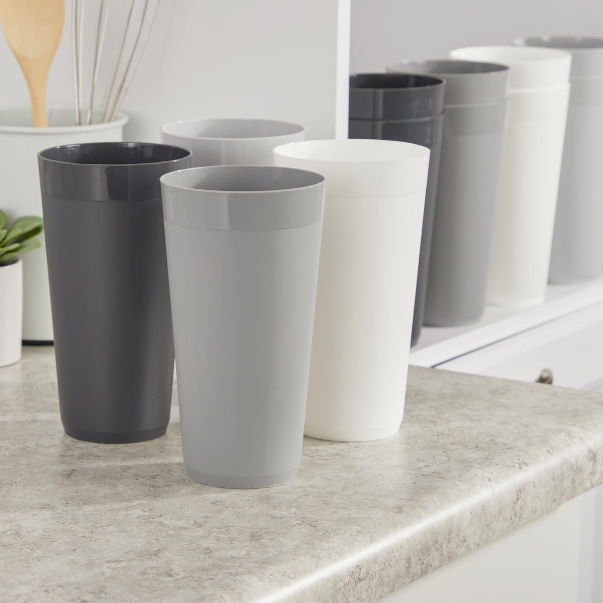US Acrylic Newport 32oz tumbler grey ideal for busy households and dorms